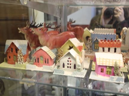 Collectible Set of Houses at Shipshewana Auction