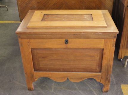 Shipshewana Auction-Antique-Wood Furniture