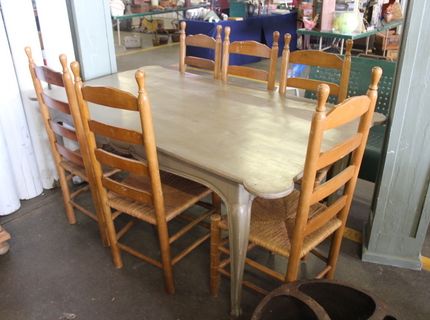 Shipshewana Auction-Antique-Table & Chairs
