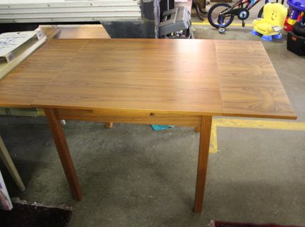 Shipshewana Auction-Antique-table