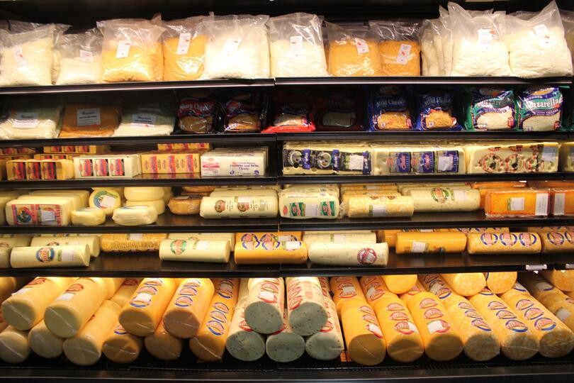 https://shipshewanatradingplace.com/uploads/page/Blog/amish-bulk-food-store/amish-bulk-food-store-cheese.jpg