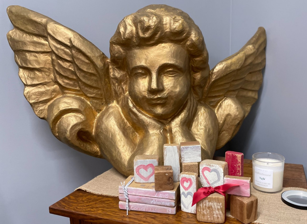 5 Easy Steps to Turn Every Day Auction Finds Into Valentine Decor