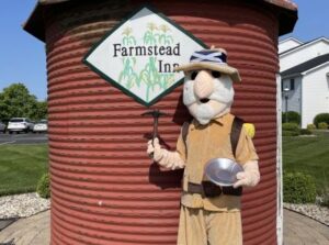 farmstead inn corn crib with Shippy the Prospector